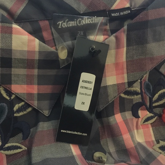 Tolani Collection Estrella 2x Embroidered Top - Picture 6 of 7